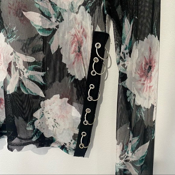 Charlotte Russe Sheer Floral Cropped Long Sleeve - Picture 1 of 4